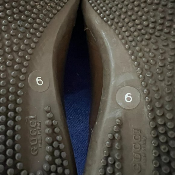 Gucci Women's Brown Leather Snap Strap Shoes . - Picture 5 of 16